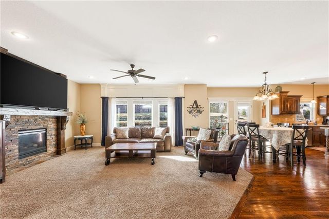 1702 Bay Court, Kearney, MO 64060