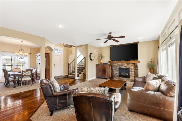 1702 Bay Court, Kearney, MO 64060