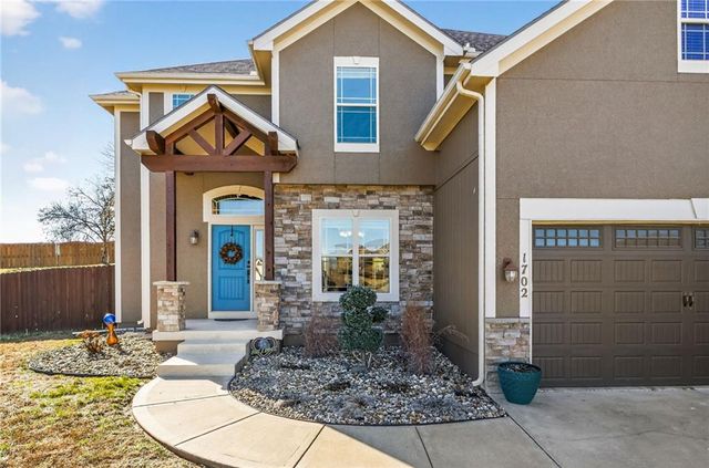 1702 Bay Court, Kearney, MO 64060