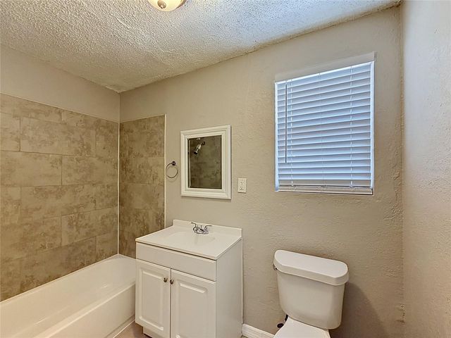 1913 W HANNA AVENUE, Tampa, FL 33604