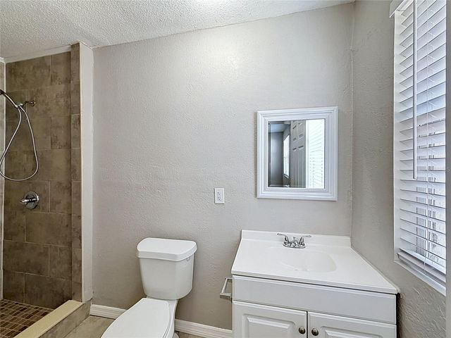 1913 W HANNA AVENUE, Tampa, FL 33604