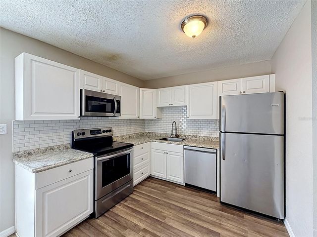 1913 W HANNA AVENUE, Tampa, FL 33604