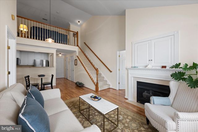 4951 Brenman Park Dr Apt 414, Alexandria, VA 22304