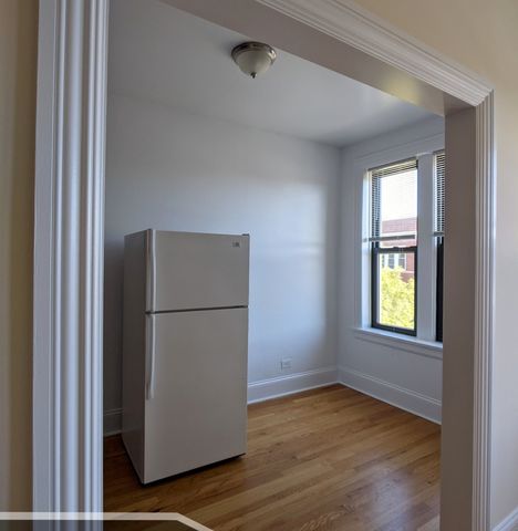 2704 N Sawyer Avenue 301, Chicago, IL 60647