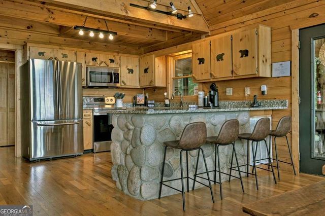 572 Sunrock Mountain Trc, Blue Ridge, GA 30513