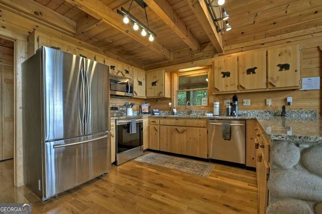 572 Sunrock Mountain Trc, Blue Ridge, GA 30513