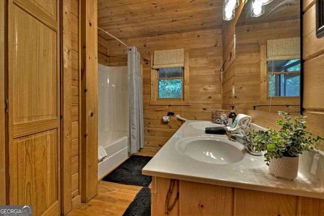 572 Sunrock Mountain Trc, Blue Ridge, GA 30513