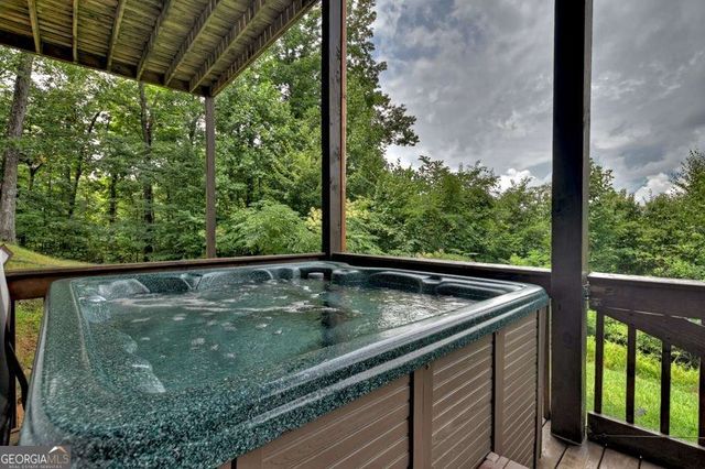 572 Sunrock Mountain Trc, Blue Ridge, GA 30513