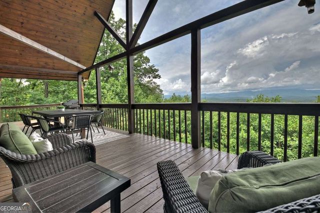 572 Sunrock Mountain Trc, Blue Ridge, GA 30513