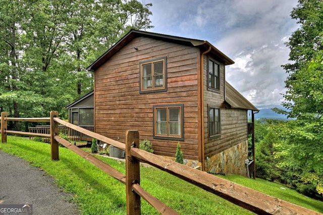 572 Sunrock Mountain Trc, Blue Ridge, GA 30513