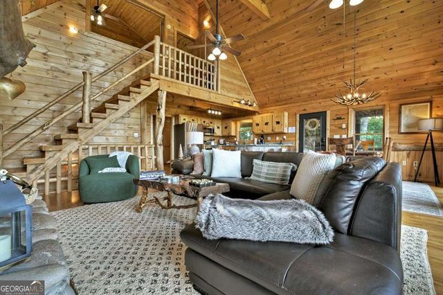 572 Sunrock Mountain Trc, Blue Ridge, GA 30513