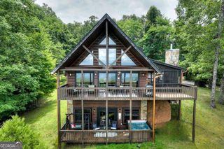 572 Sunrock Mountain Trc, Blue Ridge, GA 30513