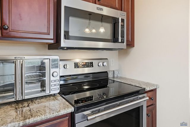 4027 FAIRWAY HILLS DR, Rapid City, SD 57702