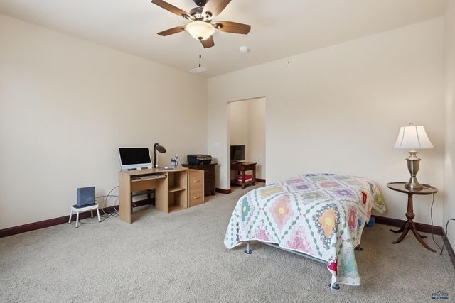 4027 FAIRWAY HILLS DR, Rapid City, SD 57702