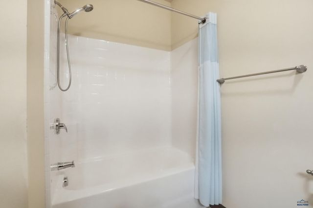 4027 FAIRWAY HILLS DR, Rapid City, SD 57702