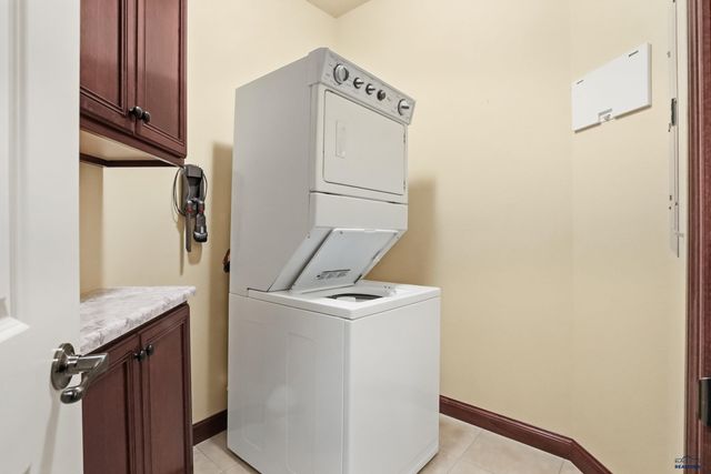 4027 FAIRWAY HILLS DR, Rapid City, SD 57702