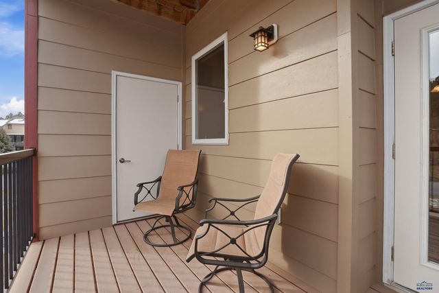 4027 FAIRWAY HILLS DR, Rapid City, SD 57702