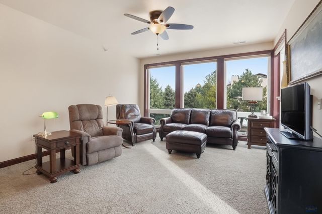 4027 FAIRWAY HILLS DR, Rapid City, SD 57702