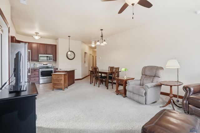 4027 FAIRWAY HILLS DR, Rapid City, SD 57702