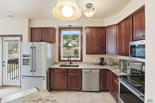 4027 FAIRWAY HILLS DR, Rapid City, SD 57702