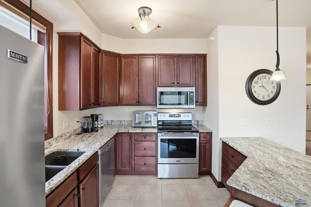 4027 FAIRWAY HILLS DR, Rapid City, SD 57702