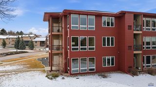 4027 FAIRWAY HILLS DR, Rapid City, SD 57702