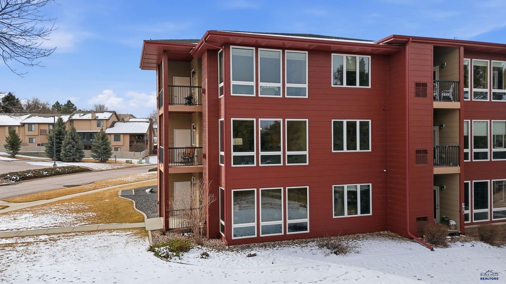 4027 FAIRWAY HILLS DR, Rapid City, SD 57702