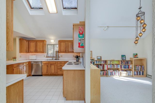 7 Hunter Drive, Derry, NH 03038