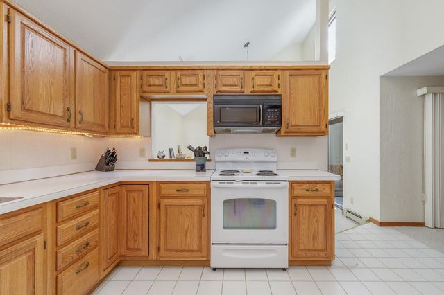 7 Hunter Drive, Derry, NH 03038