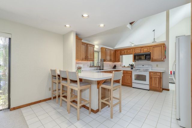 7 Hunter Drive, Derry, NH 03038