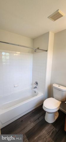 45512 LAKEMONT SQ, Sterling, VA 20165