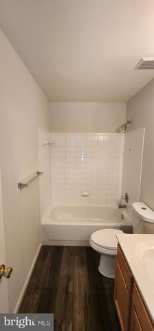 45512 LAKEMONT SQ, Sterling, VA 20165