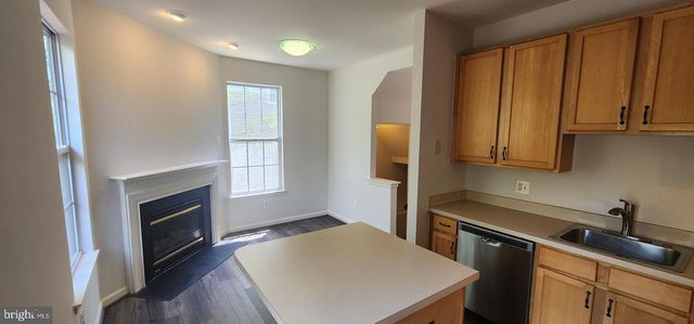 45512 LAKEMONT SQ, Sterling, VA 20165