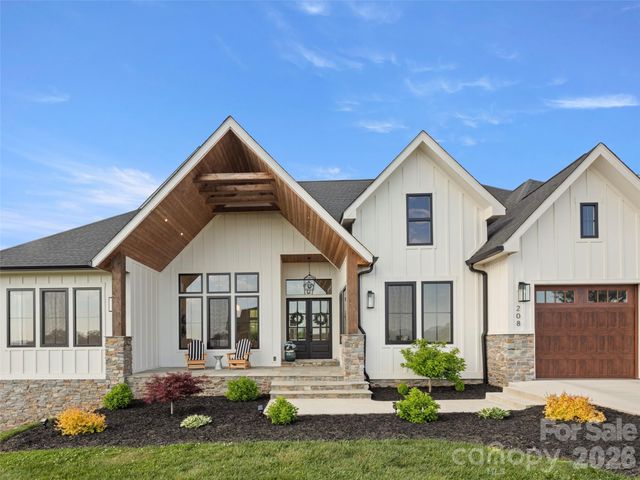 208 Majestic Ridge Road, Mills River, NC 28759