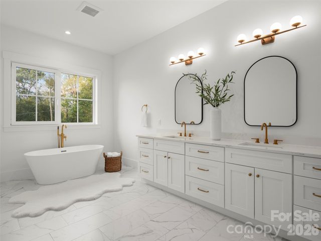 208 Majestic Ridge Road, Mills River, NC 28759