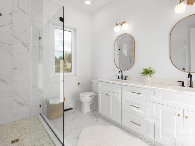 208 Majestic Ridge Road, Mills River, NC 28759