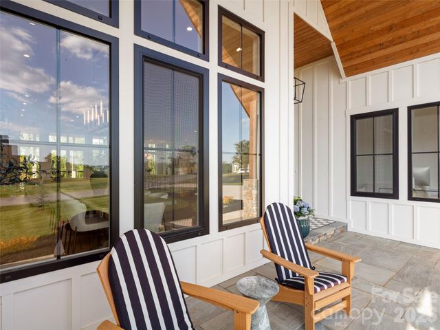208 Majestic Ridge Road, Mills River, NC 28759