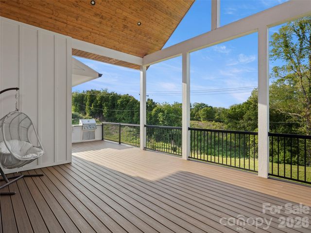 208 Majestic Ridge Road, Mills River, NC 28759