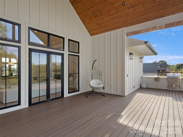208 Majestic Ridge Road, Mills River, NC 28759