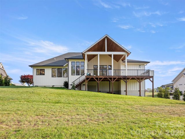 208 Majestic Ridge Road, Mills River, NC 28759