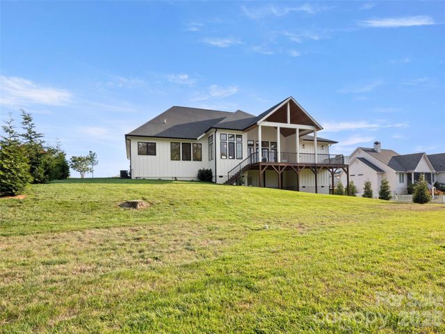 208 Majestic Ridge Road, Mills River, NC 28759