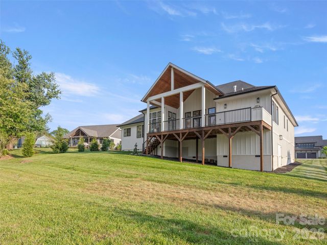 208 Majestic Ridge Road, Mills River, NC 28759