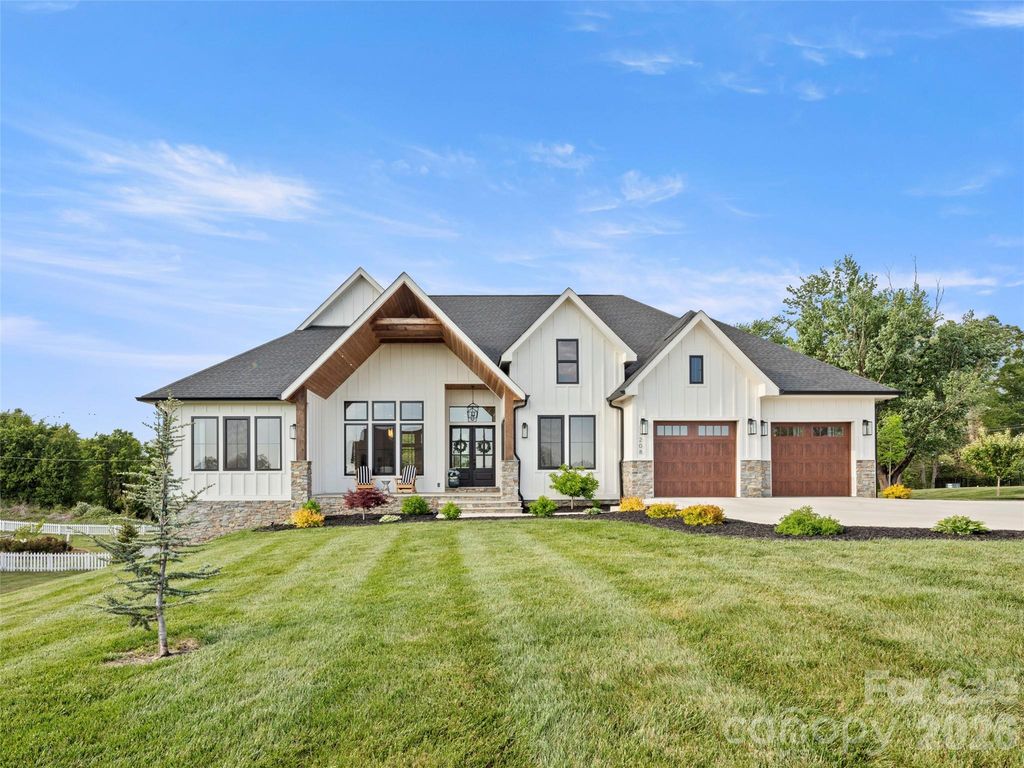 208 Majestic Ridge Road, Mills River, NC 28759