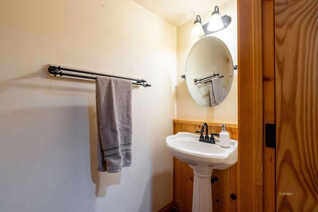 25262 Deer Path Road, Idyllwild, CA 92549