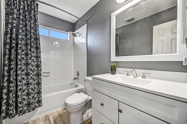 1915 Blue Quail Drive, Friendswood, TX 77546