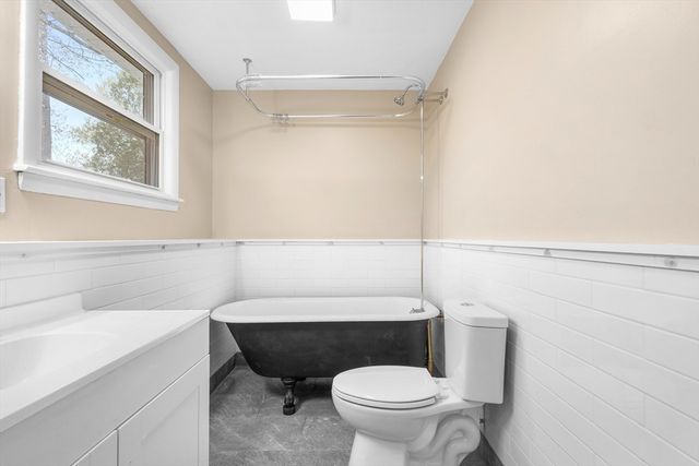 575 East St, Brockton, MA 02302