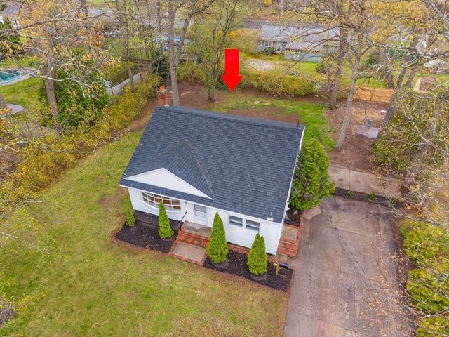 575 East St, Brockton, MA 02302