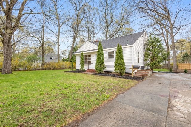 575 East St, Brockton, MA 02302