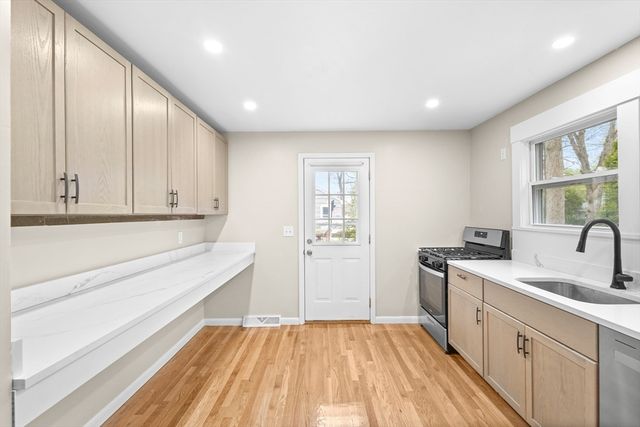 575 East St, Brockton, MA 02302