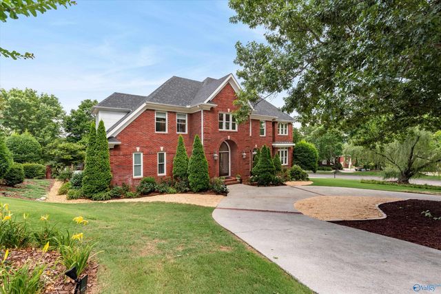 2901 Honors Row SE, Owens Cross Roads, AL 35763